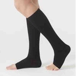 Chaussettes de contention Femme Soft classe 1 par Juzo - Coloris Noir - Pieds ouverts