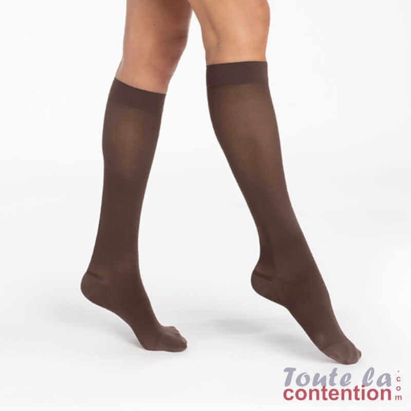 Chaussettes de contention Femme Essentiel Semi-Transparent classe 2 par Sigvaris - Coloris Chocolat