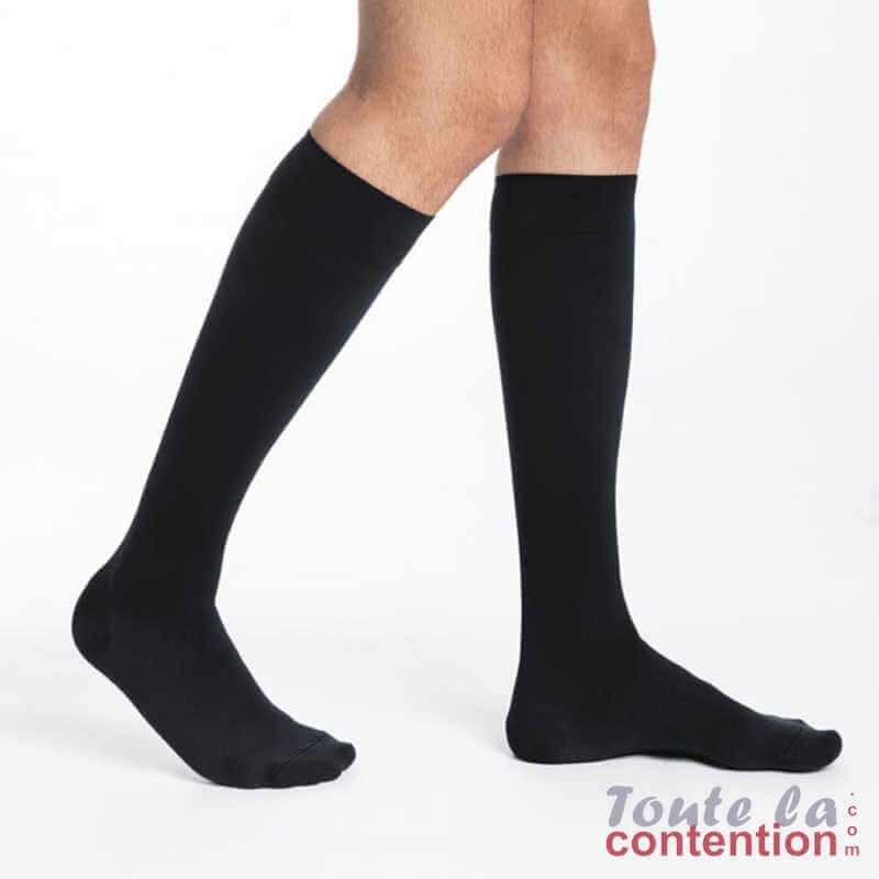 Chaussettes de contention Homme Essentiel Microfibre classe 2 par Sigvaris - Coloris Noir