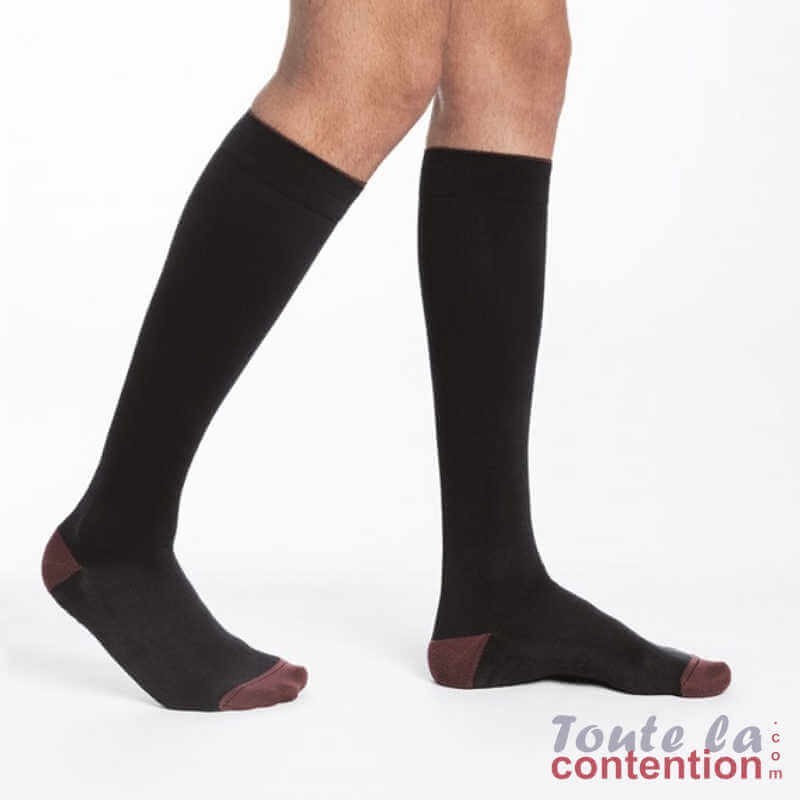 Chaussettes de contention Homme Styles Colors classe 2 par Sigvaris - Coloris Noir et Aubergine