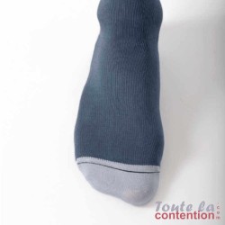 Chaussettes de contention Homme Styles Colors classe 2 par Sigvaris - Coloris Bleu et Gris clair - Pointe