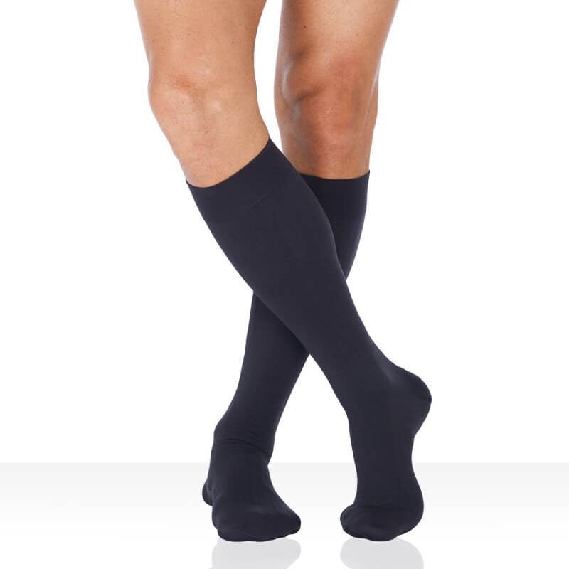 Chaussettes de contention Homme Legger Surfine par Innothera - Coloris Anthracite Chaussettes de contention Homme Legger Surfine par Innothera - Coloris Anthracite
