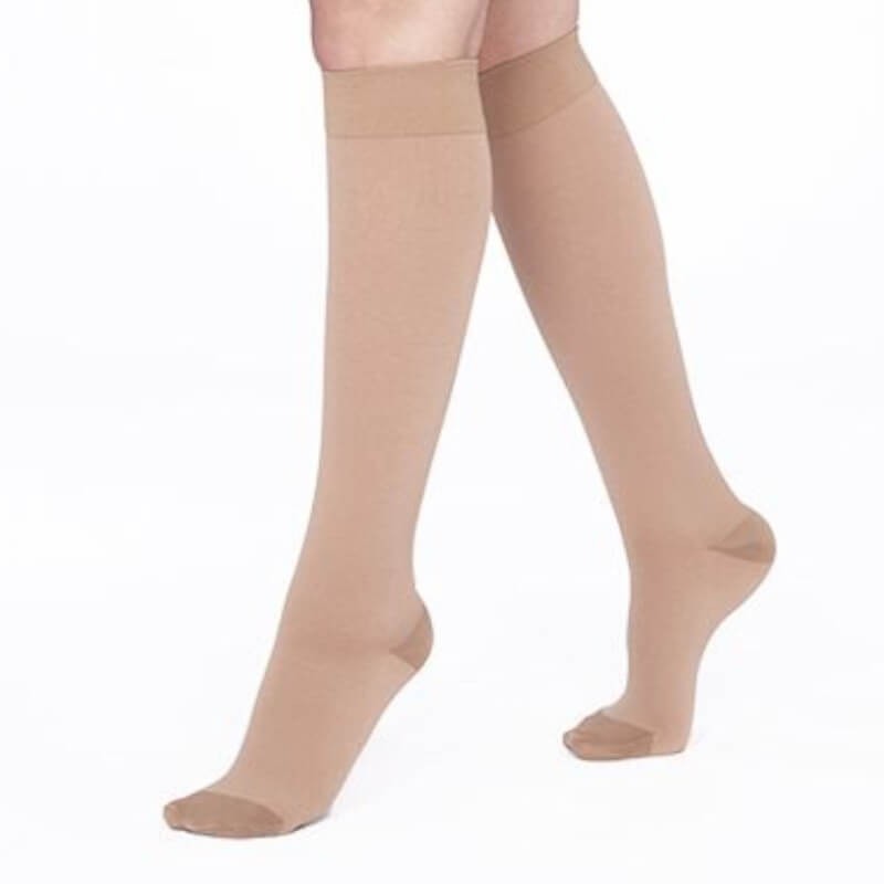 Chaussettes de contention Femme Qoton Classe 2 par Radiante - Coloris Naturel