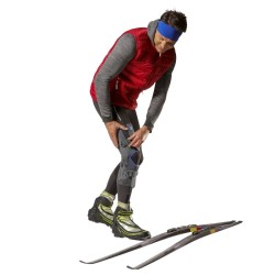 Genouillère ligamentaire avec articulation multi-axiale Genu Ligaflex par Thuasne - Modèle ouvert skieur debout