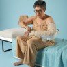 Manchon Mobiderm Autofit pour membre supérieur de Thuasne - Enfilage Etape 3 - Continuer à fermer les scratchs au poignet