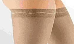 Bas de contention Femme Mediven 20 Seduction par Medi - Coloris Poudré - Zoom sur la bande platinium