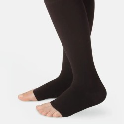Bas de contention mixte Dynamic classe 4 par Juzo - Coloris Noir avec pieds ouverts