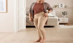 Legging Juzo ScarPrime Light - Coloris Beige Chair - Debout