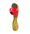 Sandales Gelato Solemio par Podowell. Coloris rouge. Test de flexibilité