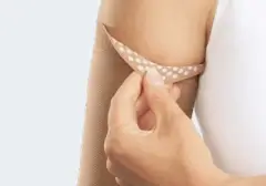 Zoom sur l'ourlet avec picots du manchon de compression Mediven Harmony