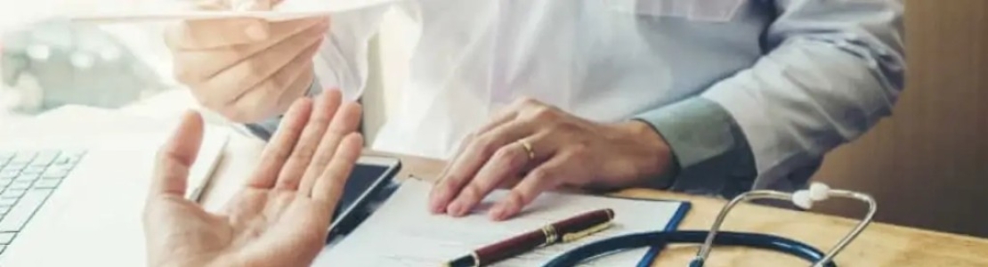 Qui prescrit la contention médicale ?